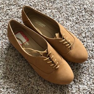 Naturalizer Tan Loafers